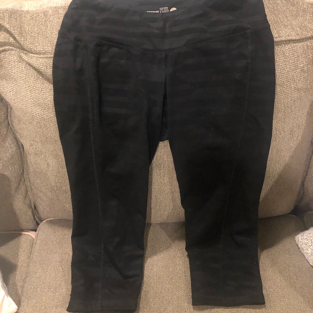 Old Navy Athletic Cropped Leggings